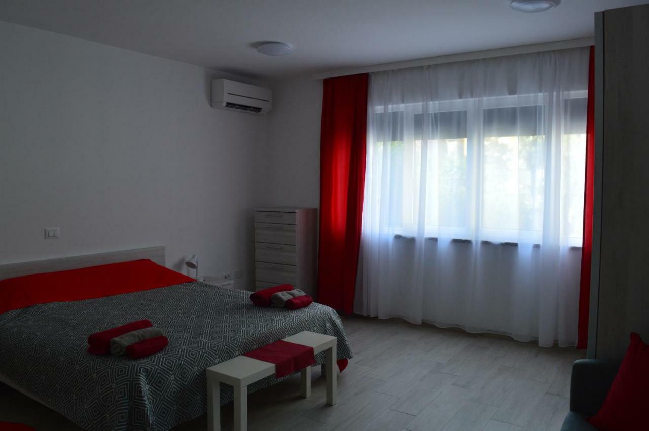 Margherita'S Room Ровінь Екстер'єр фото