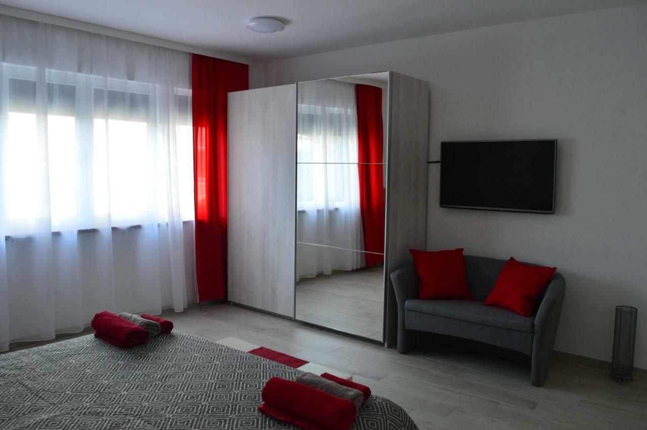 Margherita'S Room Ровінь Екстер'єр фото